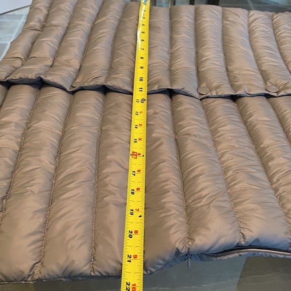 Melbon, lofty packable down, car length coat, fastens with snaps,fits 8 -10.EUC. - Picture 9 of 12